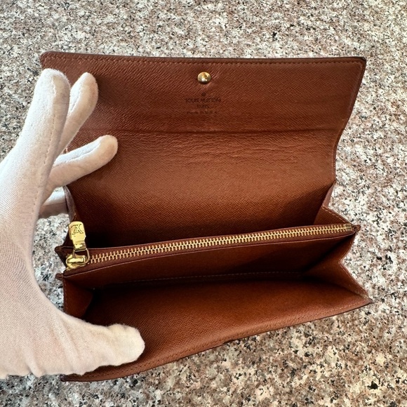 - Louis Vuitton, authentic Sarah monogram vintage wallet - Picture 7 of 17